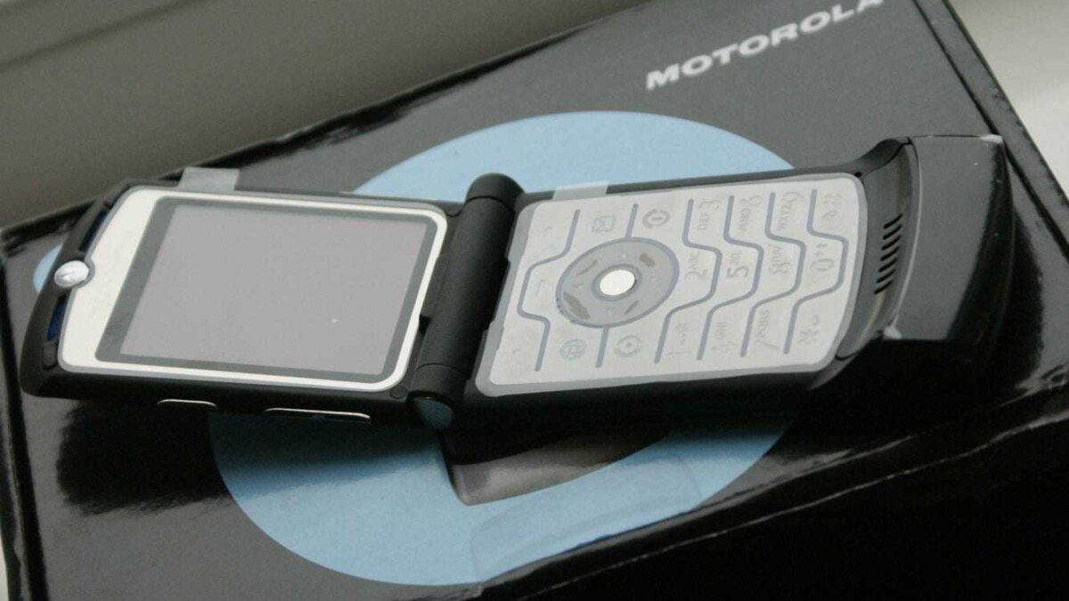 Motorola пересоздаст легендарный Moto RAZR