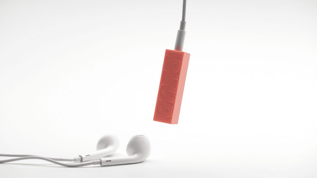 Гаджет Plub делает из любых наушников беспроводные