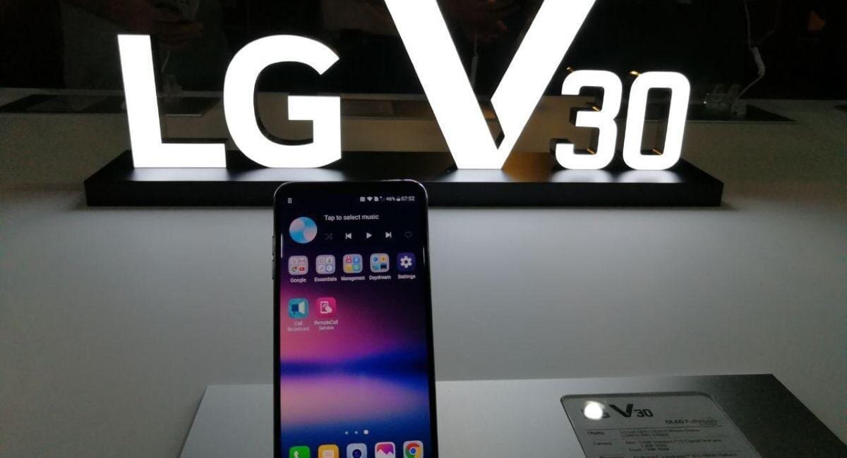 IFA 2017. LG показала смартфон V30 с дисплеем FullVision