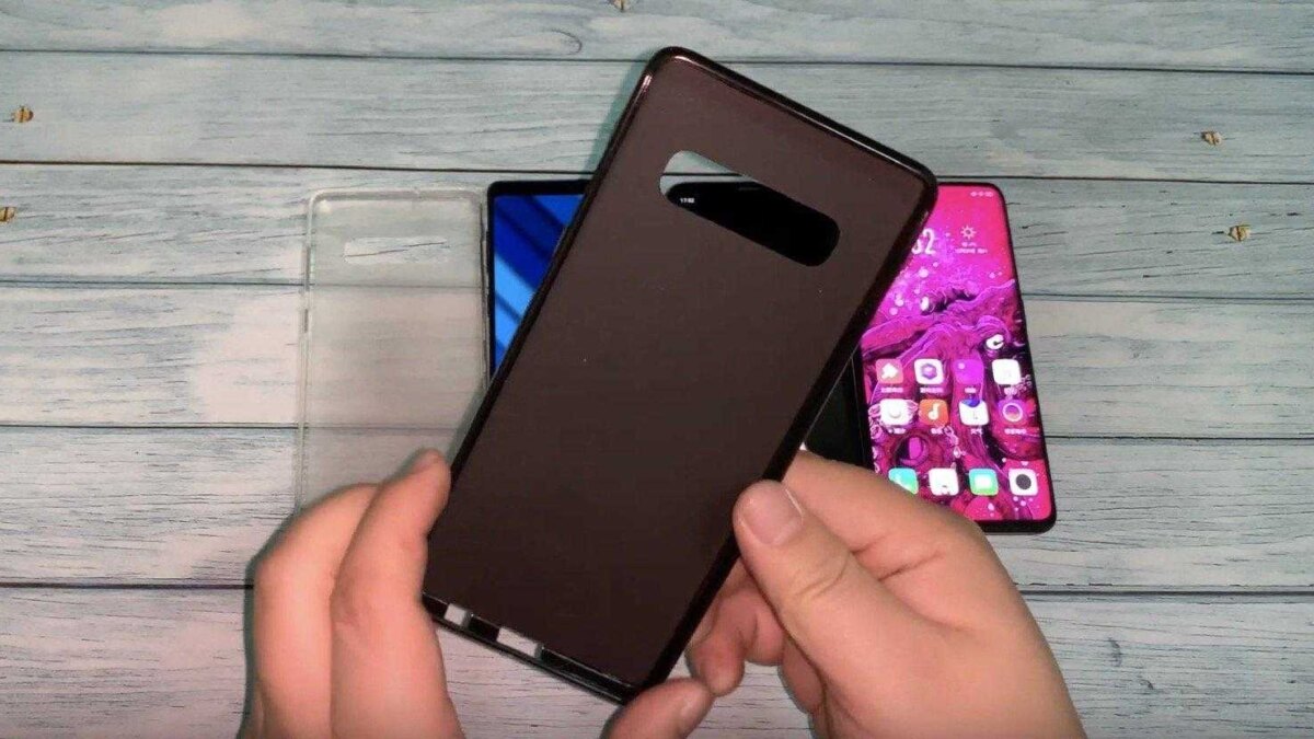 Официальные чехлы Samsung Galaxy S10 появились вживую на видео