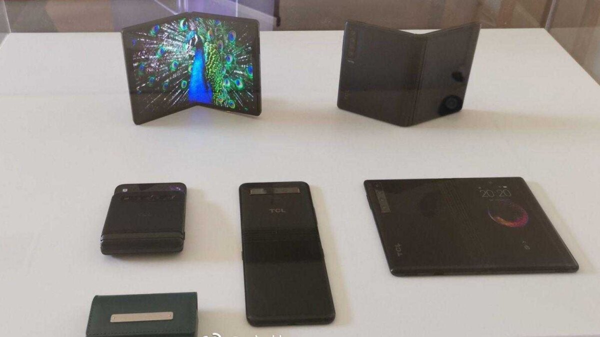 MWC 2019. У TCL есть свои сгибающиеся смартфоны