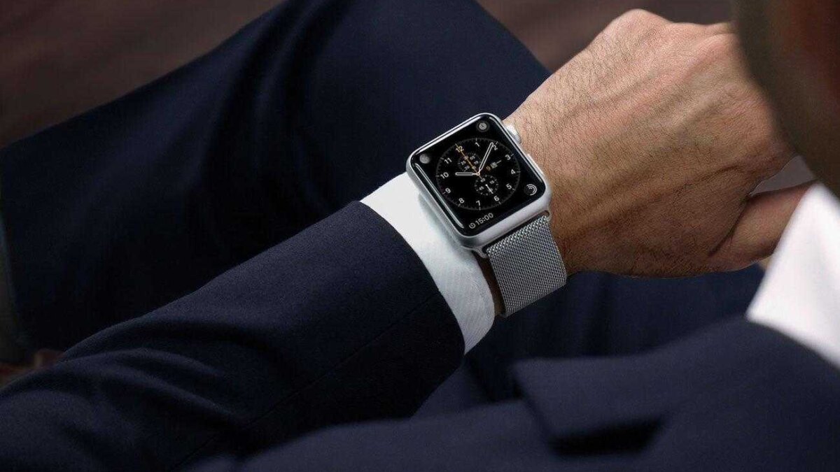 Половина мировых продаж смарт-часов приходится на Apple Watch