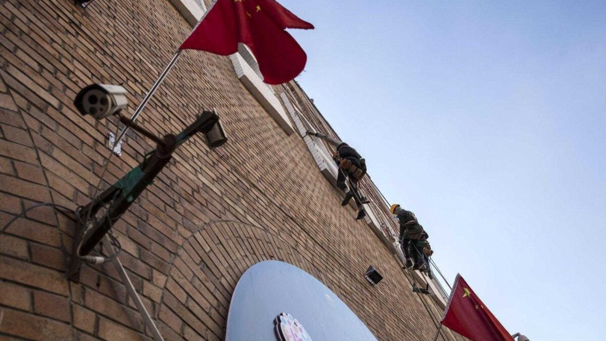 Рассекречено: китайская компания видеонаблюдения отслеживает 2,5 миллиона человек