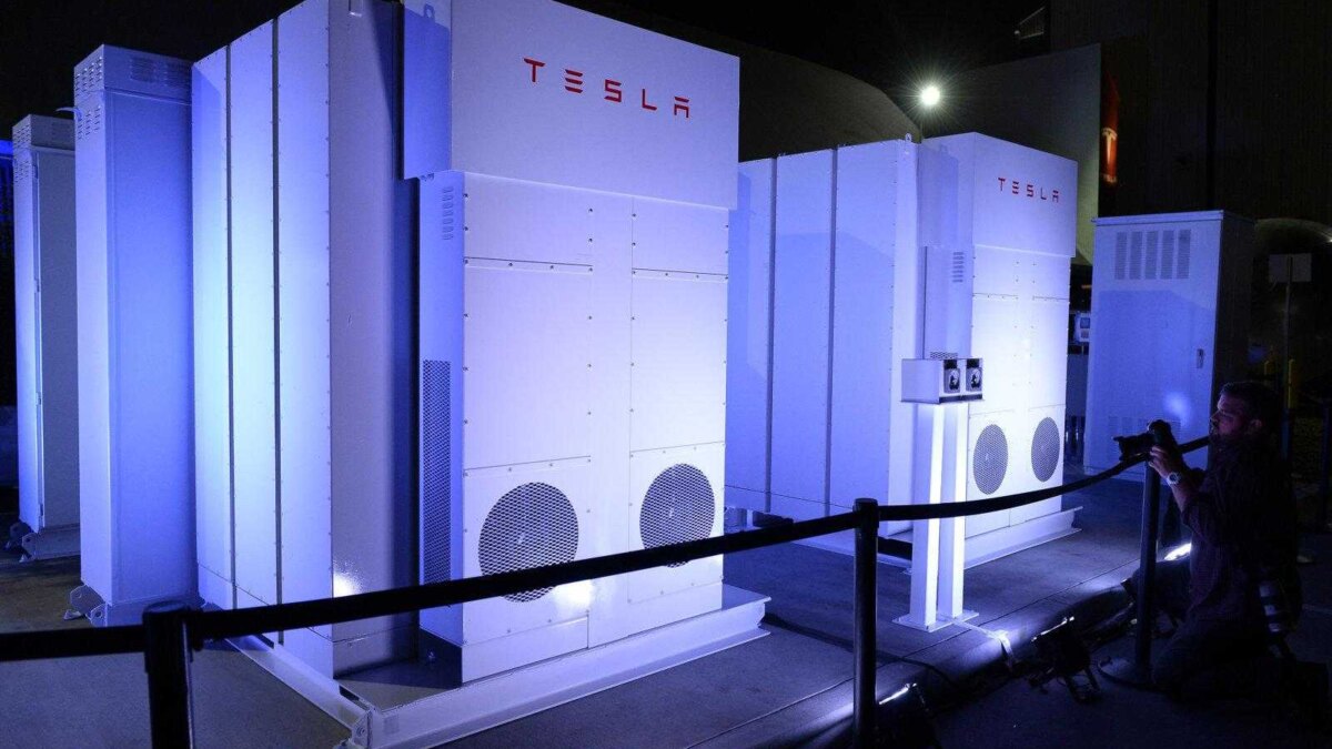 MWC 2019. Nubia представляет часы Nubia Alpha с функциональностью смартфона