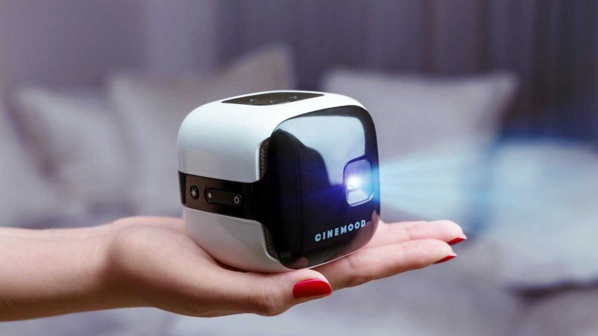 Эльдорадо начала продажи портативных проекторов Cinemood для детей