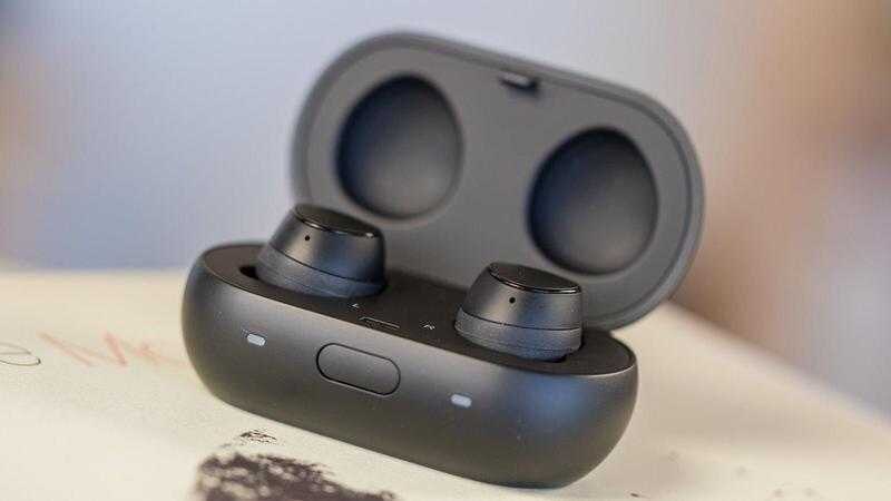 К Samsung Galaxy S10 бесплатно дадут наушники Galaxy Buds