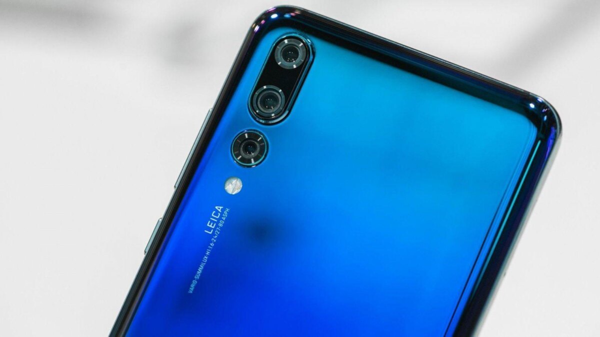 Изображения Huawei P30 демонстрируют плоский корпус