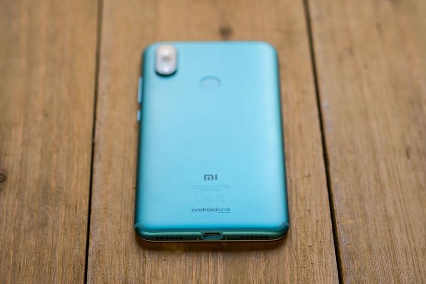 Следующие смартфоны Xiaomi на Android One получат подэкранный сканер отпечатков пальцев