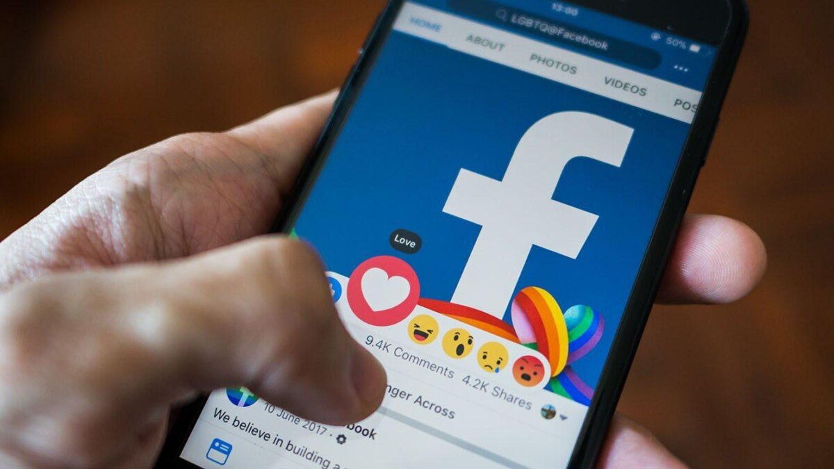 Пользователи жалуются на сбой в работе Facebook, WhatsApp и Instagram. Скоро всё починят