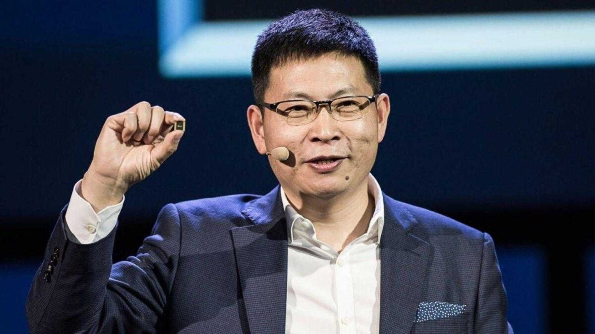 Глава Huawei заявил, что у Samsung Galaxy Fold плохой дизайн