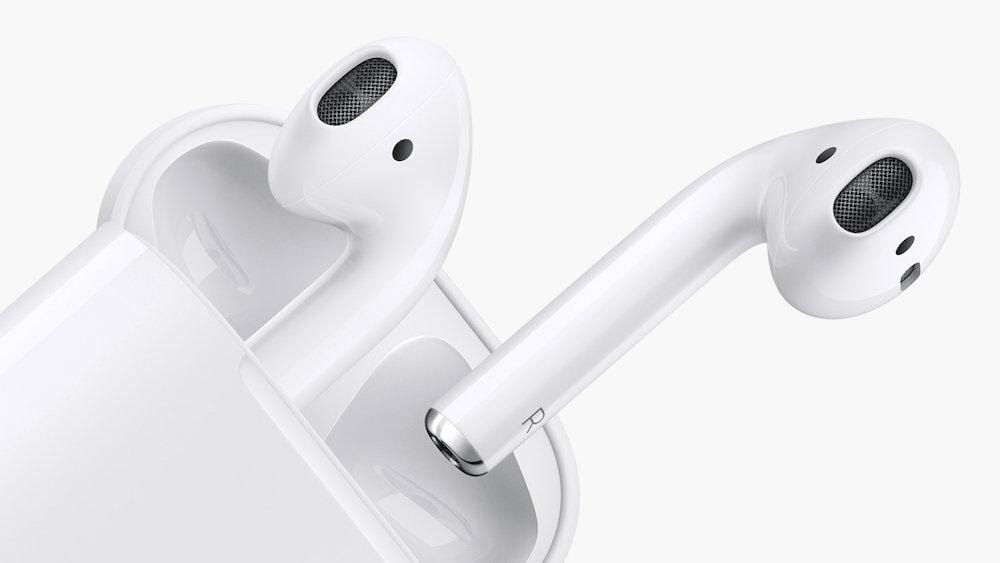 Молния: Apple выпустила новые наушники AirPods. Фото, характеристики и цена в России