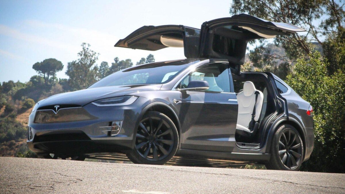 Tesla может оснастить Model S и Model X более эффективными двигателями