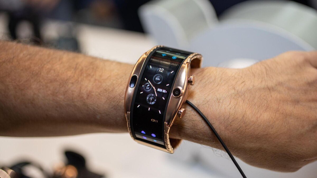 Смартфон-браслет ZTE Nubia Alpha выйдет на этой неделе