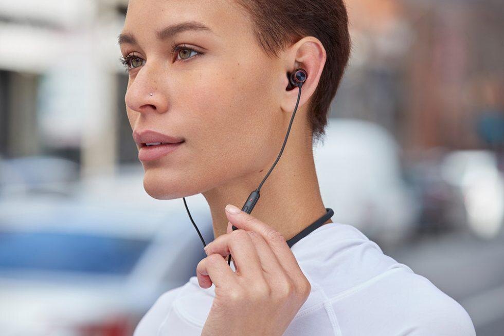 OnePlus анонсировал новые беспроводные наушники Bullets Wireless 2