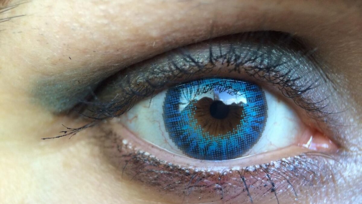 Ученые создали контактную линзу, которая позволяет увеличивать изображение