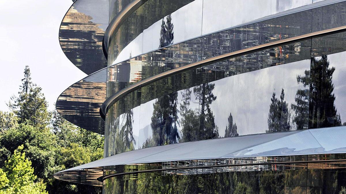 Apple откладывает возвращение в офисы из-за роста числа случаев COVID-19