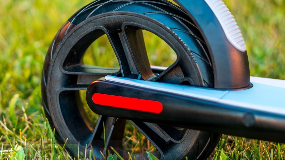 Китайцы представили самокат, который сам вернётся на зарядную станцию