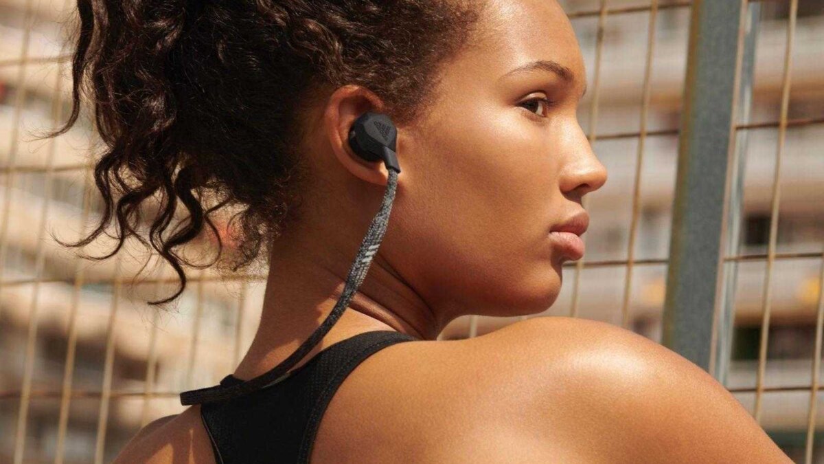 IFA 2019. Наушники с трикотажной оплёткой от Adidas