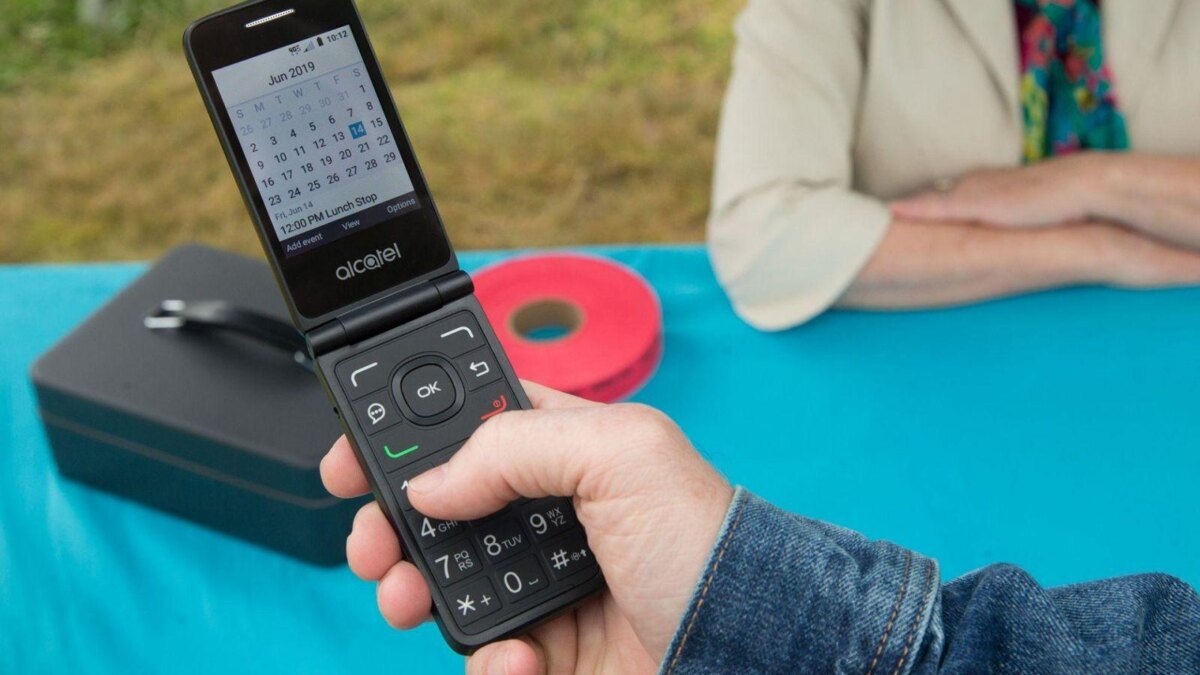 Компания Alcatel представила «умный телефон» нового поколения