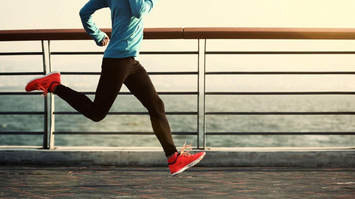 Ученики «МИФИ» изобрели кроссовки, которые подсказывают дорогу