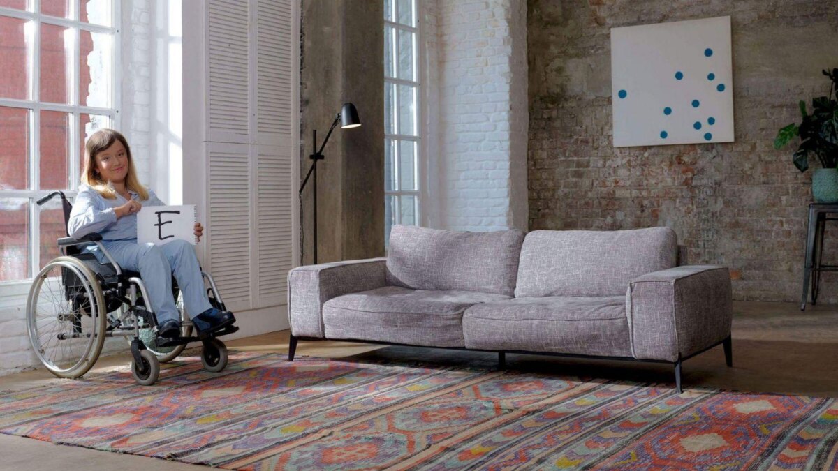 Интерактивный сериал «Резервация» на экране с текстом