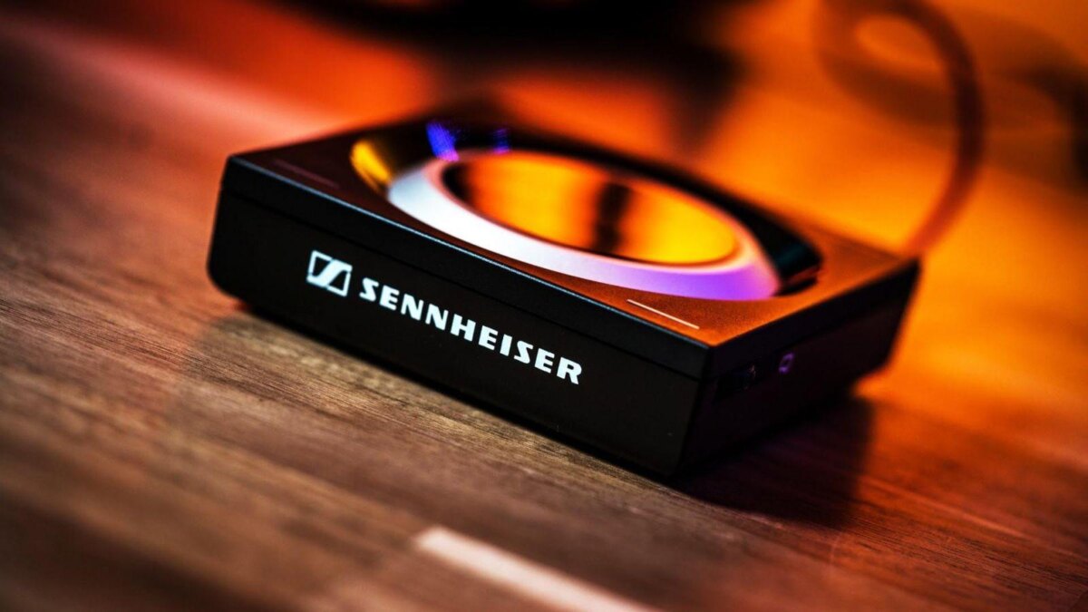 Sennheiser представила саундбар с технологией 3D-звучания и улучшенные наушники