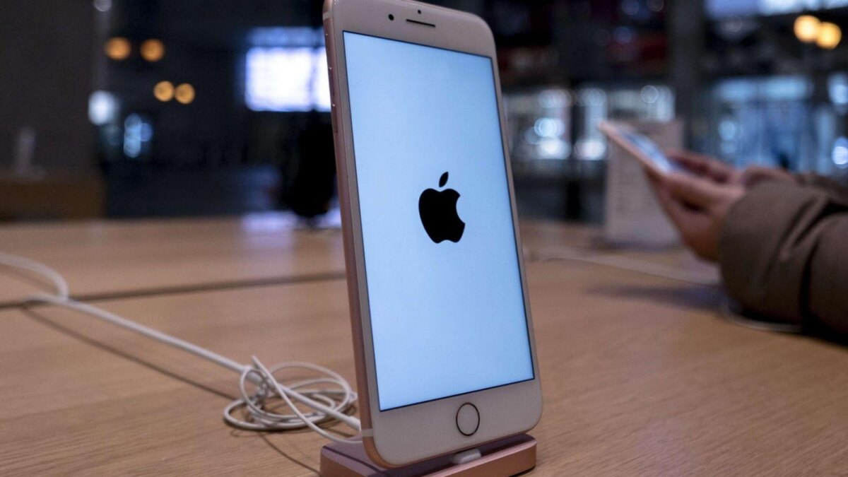 В России резко подешевели старые версии «айфонов»