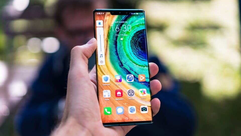 Huawei Mate 30 Pro стал лучшим смартфоном года