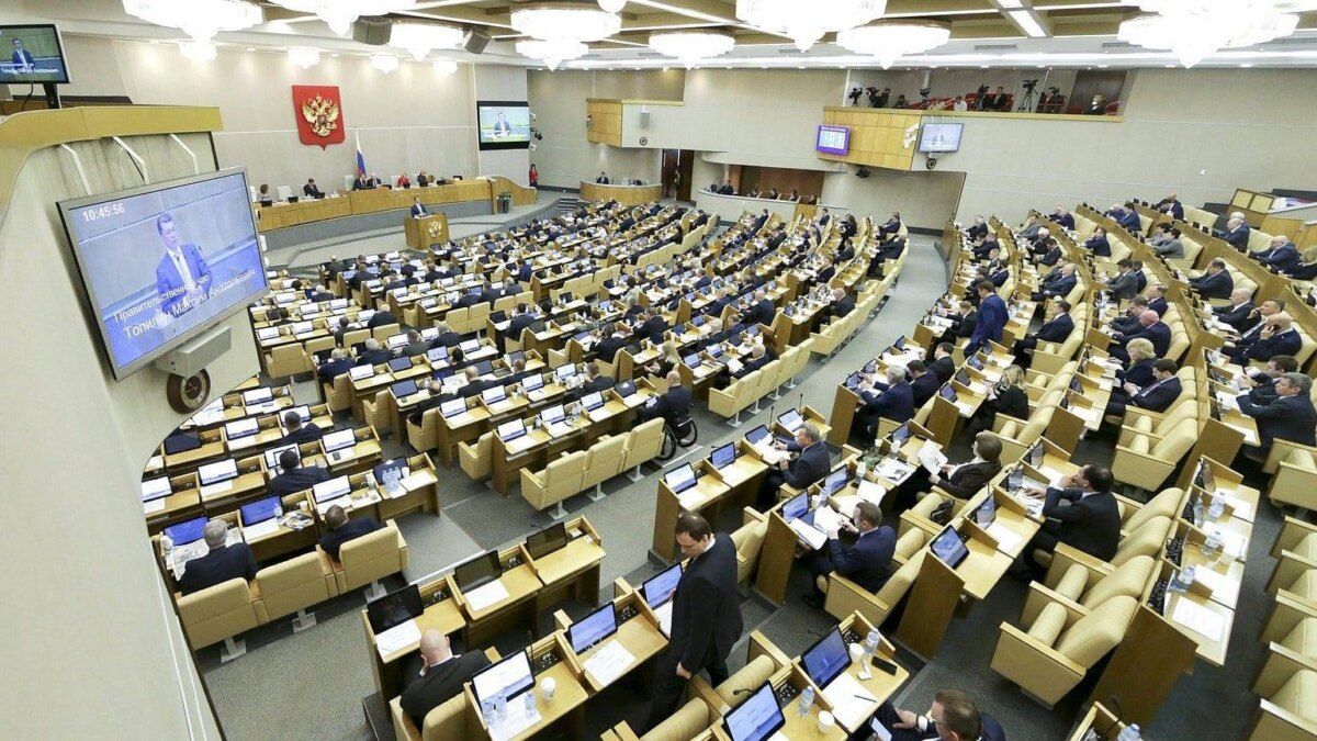 Госдума поддержала законопроект о запрете на продажу смартфонов без российского ПО