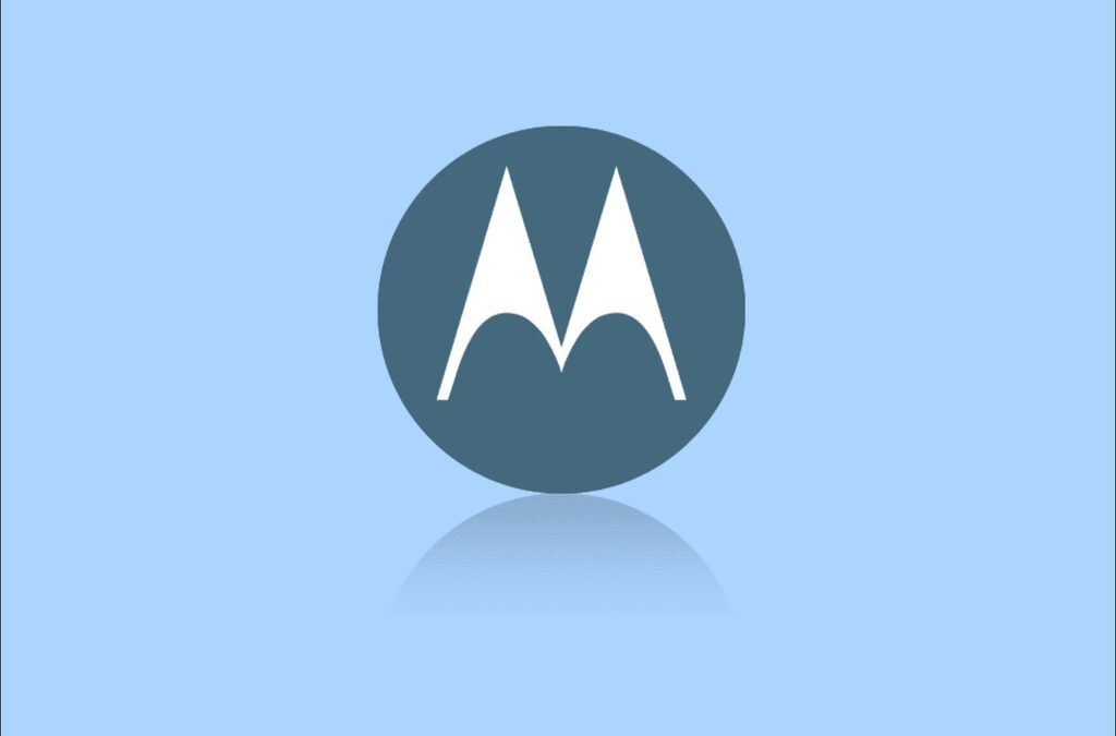 В сети появились фото и характеристики Motorola One Hyper: выезжающая фронтальная камера и сканер отпечатка пальцев на задней стороне