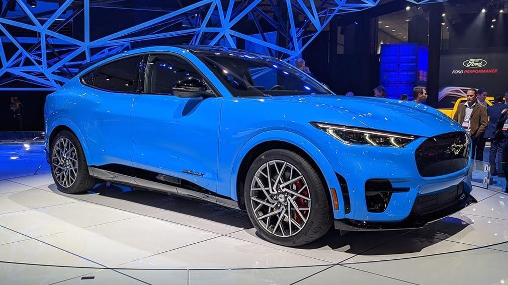 Ford раскрыл дату выхода электрического кроссовера Mustang Mach-E