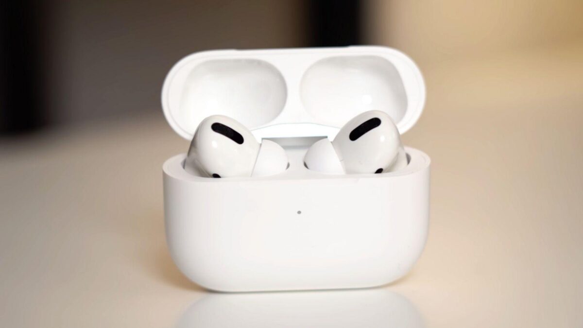 Поддельные AirPods могут быть опасны для здоровья