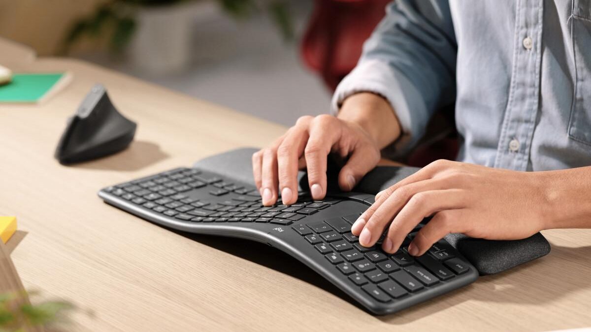 Logitech выпустила эргономичную изогнутую клавиатуру Ergo K860