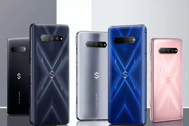 Черные, синие и розовые игровые смартфоны Black Shark 4 с задней панелью и разъемами сбоку