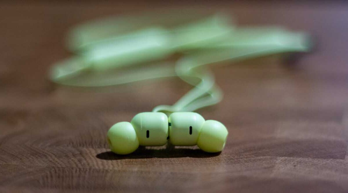 Обзор Beats Flex: самые доступные наушники Apple