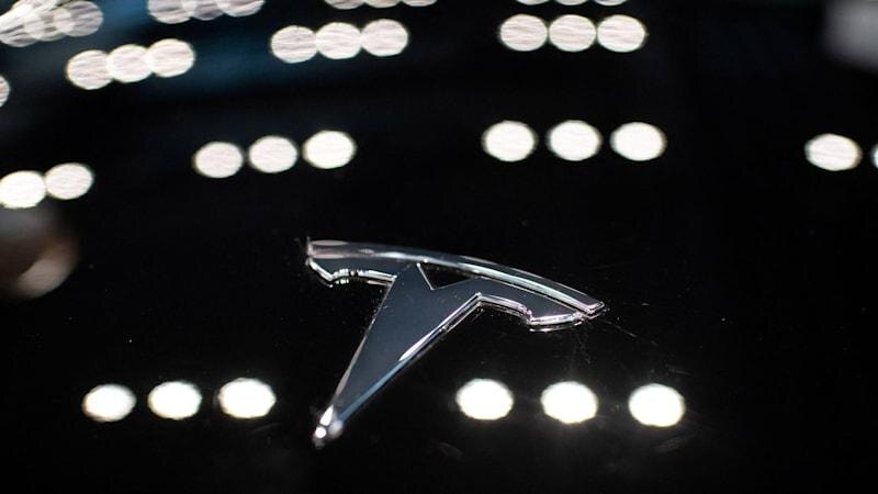 Акции Tesla сильно пострадали, так как продажи в Китае упали почти вдвое