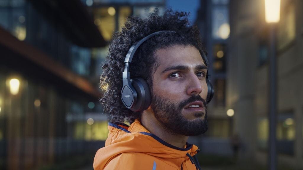 Philips выпустил много наушников с влагозащитой для осенней погоды