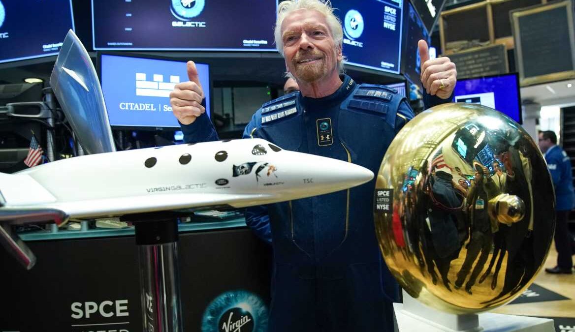 Virgin Galactic продала 100 билетов для космического тура
