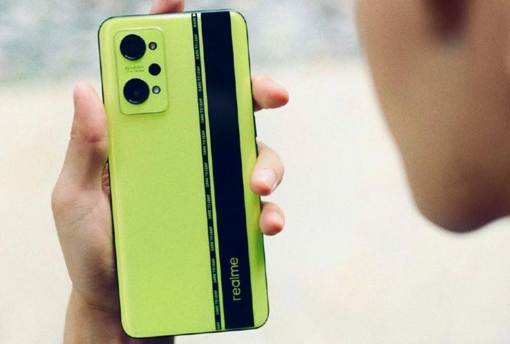 Realme GT Neo 2 стал хитом продаж в России