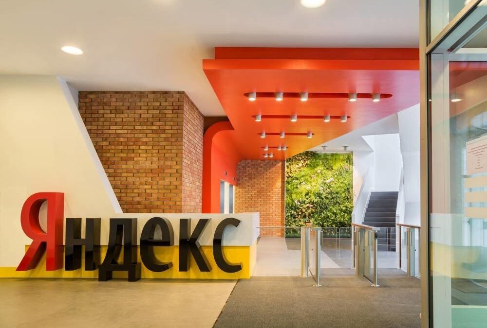 Яндекс анонсировал Станцию Дуо Макс: умная колонка с экраном и камерой