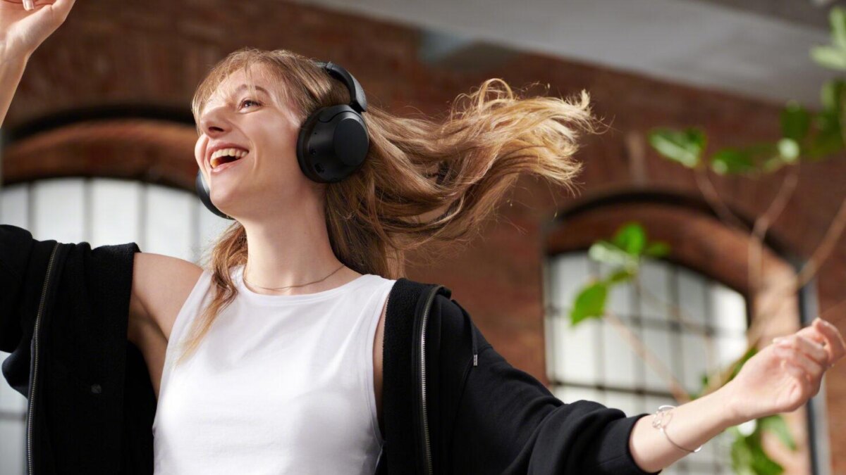 Sony начала продажи наушников WH-XB910N в России