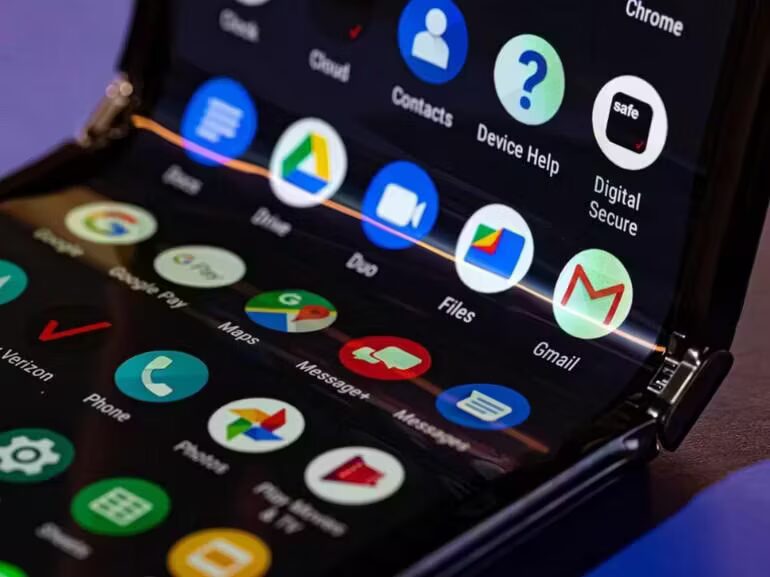 Motorola запатентовала телефон-раскладушку, вывернутую наизнанку