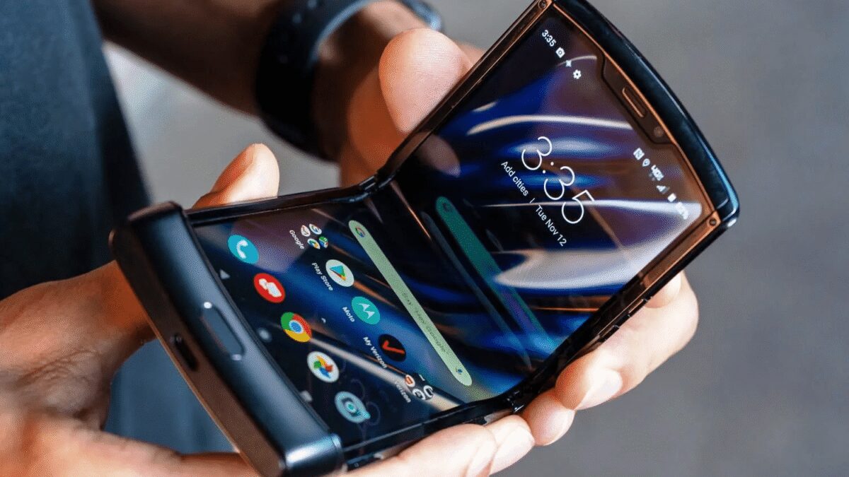 Motorola Razr 3 будет оснащен двумя большими экранами