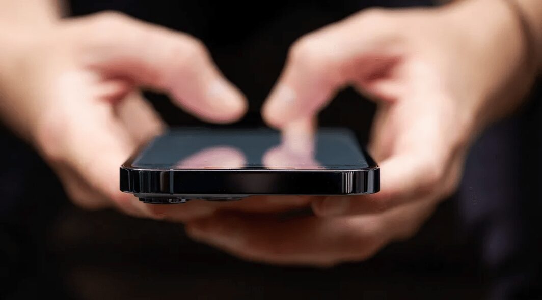 Как настроить замену текста на iPhone