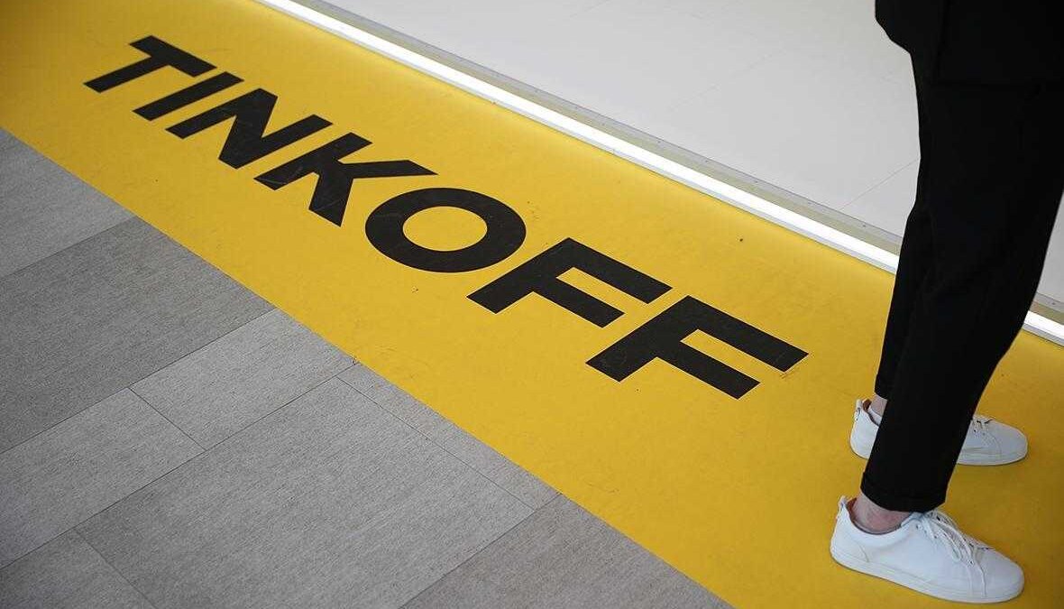 Тинькофф приостановил SWIFT-переводы в валюте до 1 октября