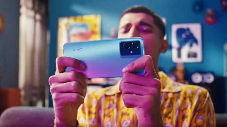 В России представили смартфон Vivo T1