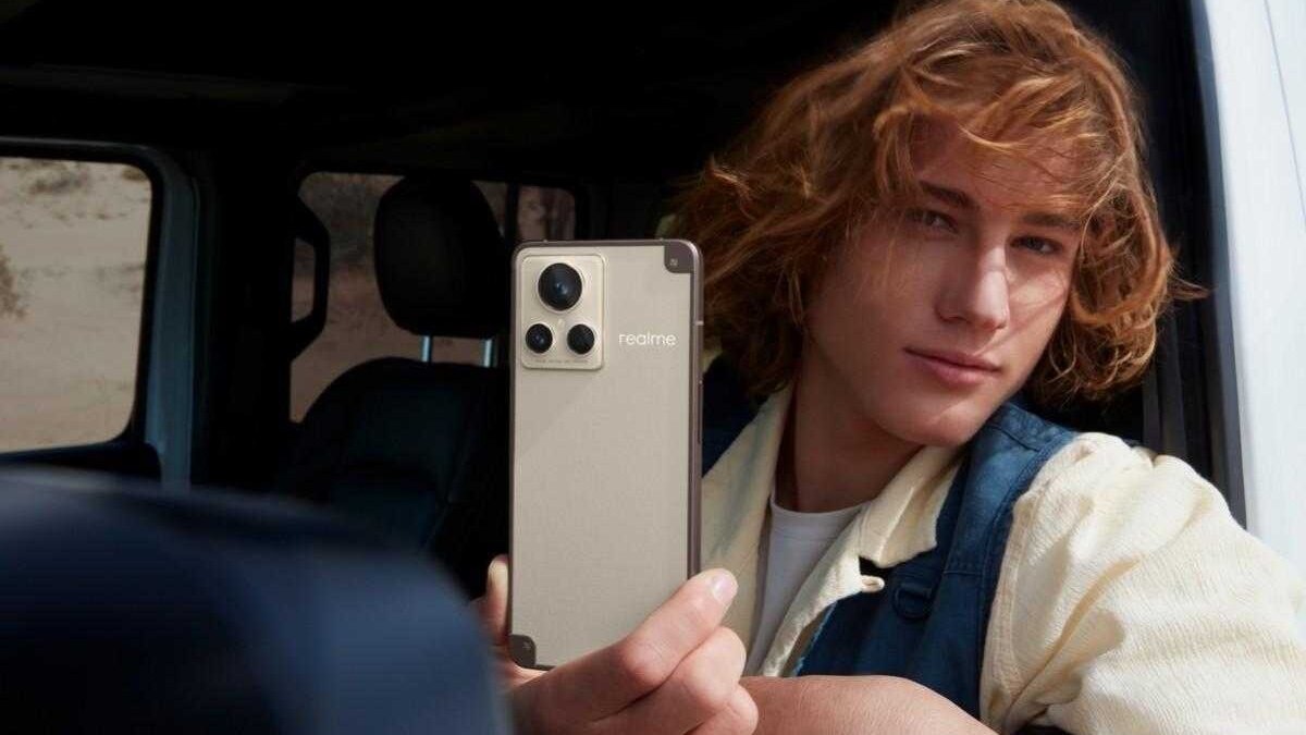 Realme официально представила флагман GT2 Explorer Master