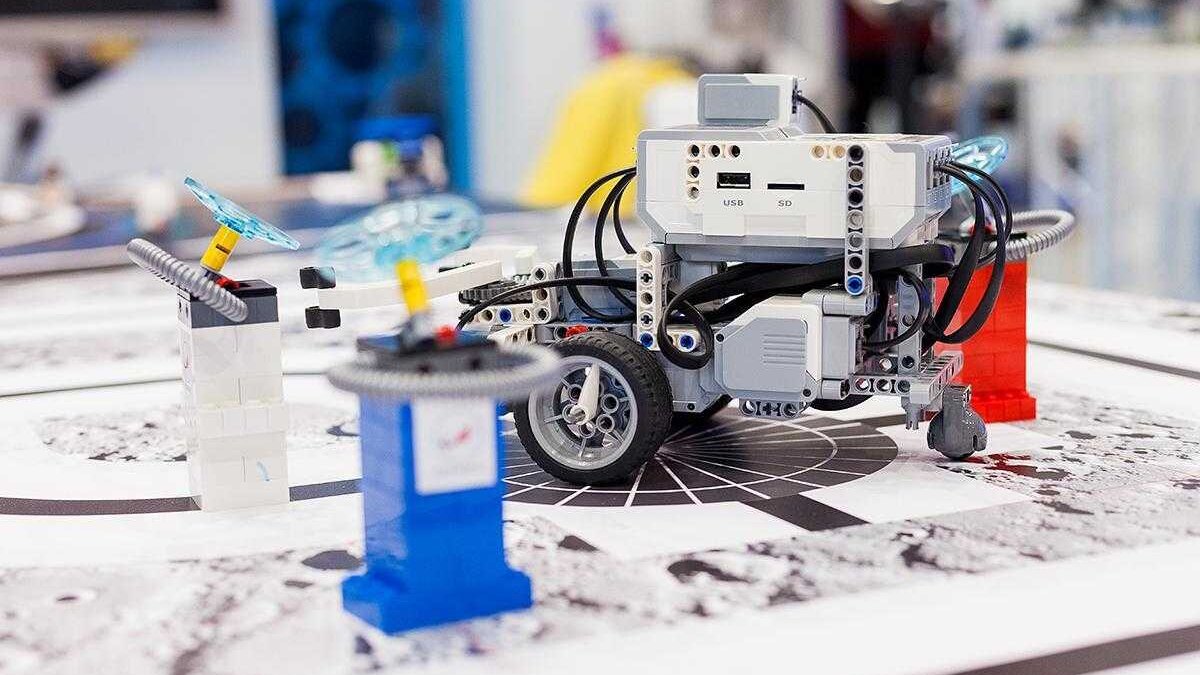 В школах России появятся классы Робототехники