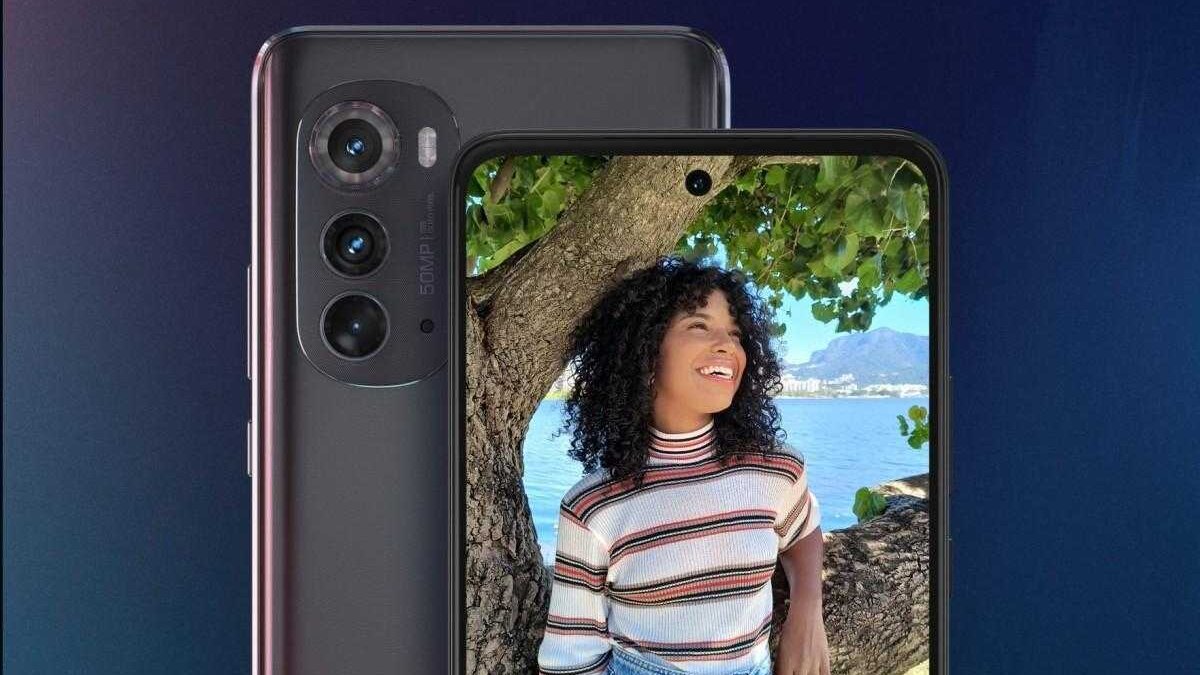 Складной смартфон OnePlus в черном цвете с изогнутым экраном