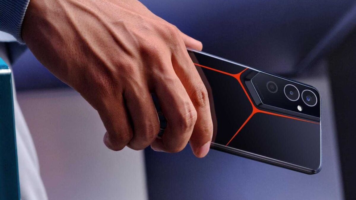 Tecno представила в России смартфон Pova Neo 2